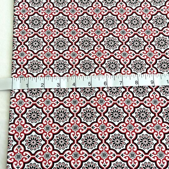 Red Blossom Lattice Floral Print Fabric 100% COTTON QUILTING FABRIC BTHY - Picture 1 of 3